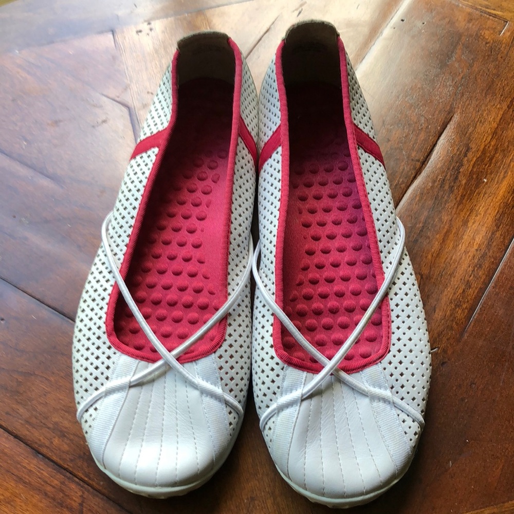 Privo White and Fuchsia Sporty Flats with Elastic Straps